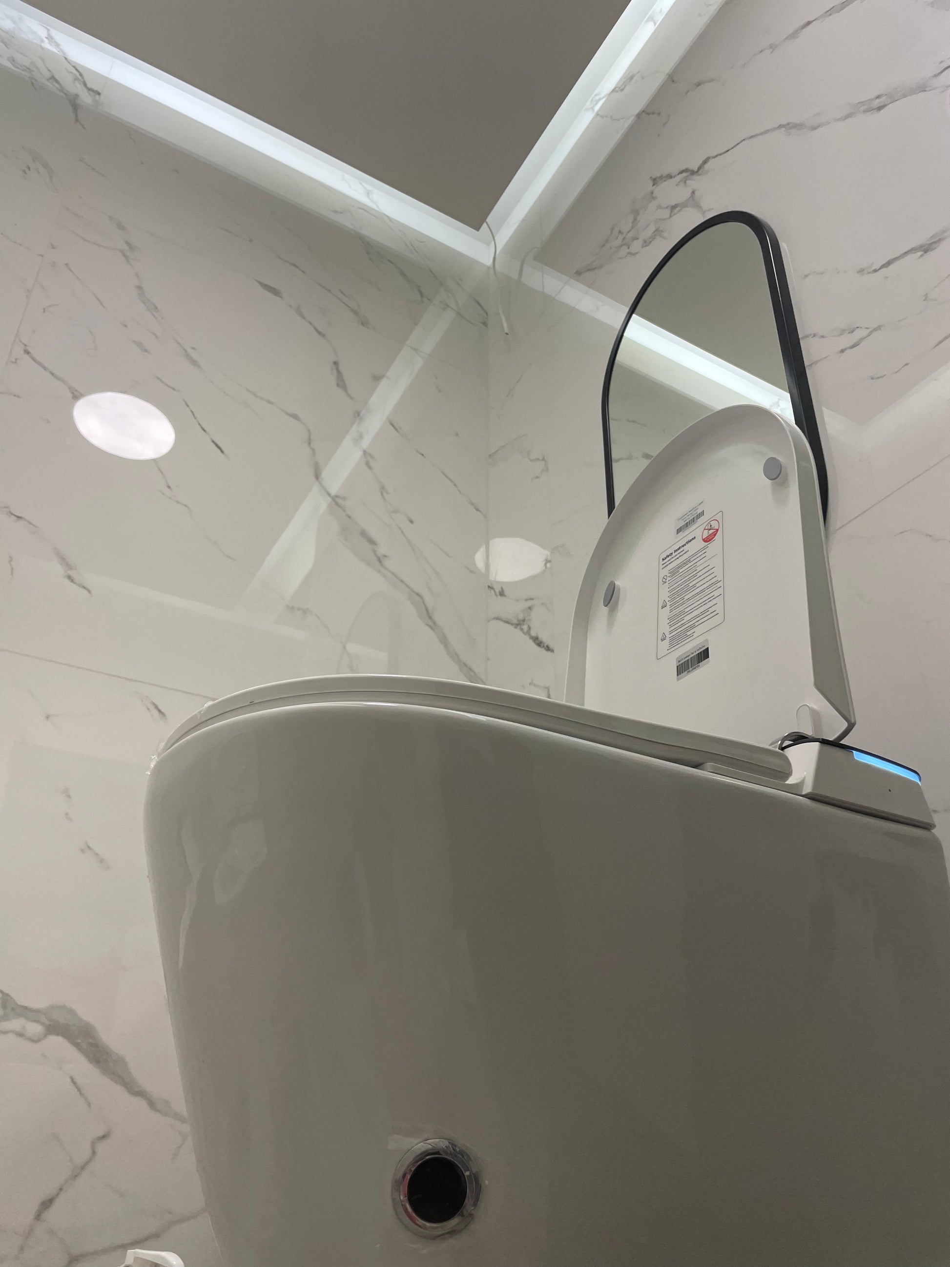 Smart toilet Hola with buil-in tank, Geberit type frame www.hola.shop.pl